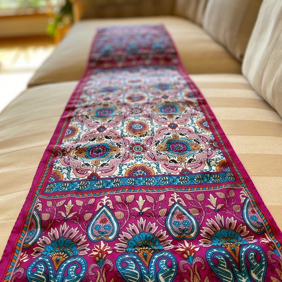 SOLD 🤩 Vntg Oscar de la Renta Silk Floral Scarf - Picture 3 of 11